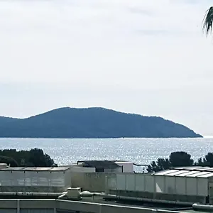  Apartment Sea Swing And Sun